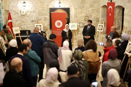 افتتاح معرض " بين الماء والطين" للفنانة المقدسية سندس الرجبي